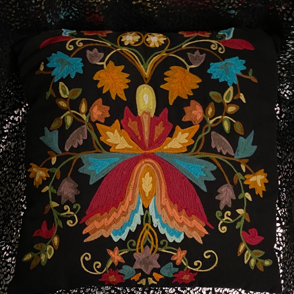 Embroidered Floral Throw Pillow Cover by Pier 1 with pillow insert - Picture 4 of 5